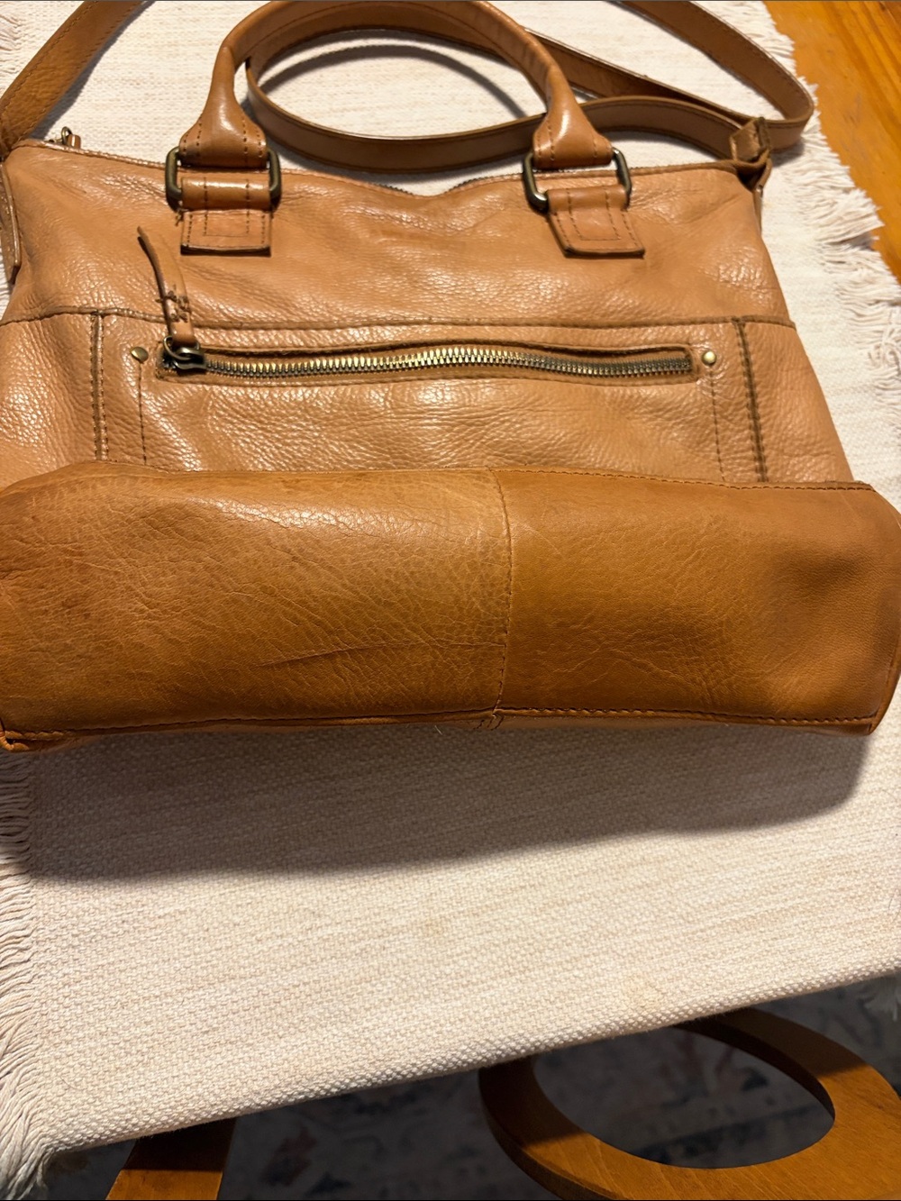 American Leather Co.Classic Tan Leather Crossbody Tote Bag with Front Zip Pocket - Picture 3 of 14